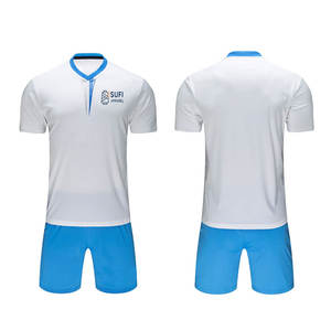 Uniforme de football court léger et durable en tissu maillé polyester respirant et à séchage rapide pour les matchs de compétition et les entraînements quotidiens - Product Image 1