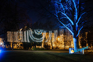 屋外用フレキシブルLEDメッシュスクリーン P20 IP68 透明メディアファサードカーテンディスプレイ WS2811 ビデオウォール 建築広告向け - Product Image 6