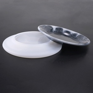 Assiette ronde en résine artistique ILAHI - Motif simple, durable pour le service, les cadeaux et la décoration intérieure, fabriquée dans l'Uttar Pradesh - Product Image 2