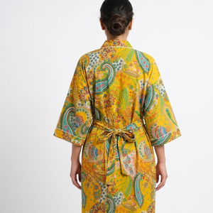 Kimono de Algodón Amarillo con Estampado Floral de Primera Calidad |   Bata de dormir de manga larga con cuello en V para mujer |   Bata Ajustada con Cordón de Alta Calidad, Diseño Exclusivo - Product Image 4