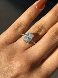 Anillo de Diamante Moissanite LGD Elegante y de Alta Gama para Mujer, Joyería de Compromiso Atemporal con Acabado Pulido, Disponible para la Venta - Product Image 2