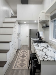 Loin de la maison LIVRAISON GRATUITE À TOUT LE MONDE - Product Image 3