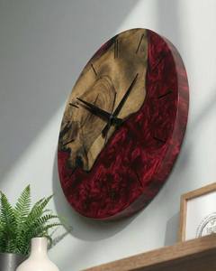 Horloge murale moderne de luxe en bois de burl époxy rouge profond avec aiguille à quartz, à face unique, bord brut, silencieuse, pour salon - Product Image 2