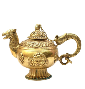 Pichet à eau en laiton antique martelé à la main Pure Plus Rustic, design royal, poli miroir, avec motifs floraux traditionnels en relief - Product Image 3