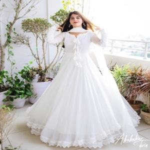 Conjunto de Vestido de Fiesta Tradicional de Chifón de 3 Piezas de Alta Calidad para Mujer con Chal Bordado para Bodas y Fiestas - Product Image 1