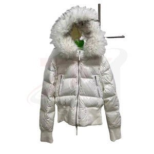 Veste longue matelassée pour femme avec capuche amovible, manteau d'hiver isolé pour les voyages, la randonnée et le confort quotidien - Product Image 4