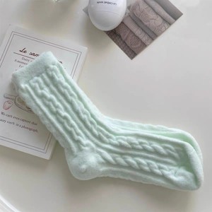 Chaussettes d'hiver pour femmes 2025, douces, en peluche, antidérapantes, pour la maison, pour dormir - Product Image 4