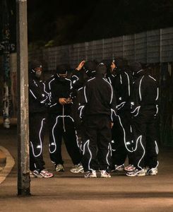 Conjunto deportivo reflectante para hombre, chaqueta y pantalones, ropa deportiva informal con cremallera, conjunto para correr, unisex, a la moda. - Product Image 2