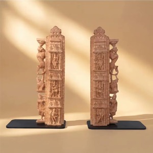 Fragmento Arquitectónico del Portal del Templo Sagrado Dwar Shakha – Moldura de Portal Clásico Indio del Siglo XI y Relieve de Monumento Histórico - Product Image 1