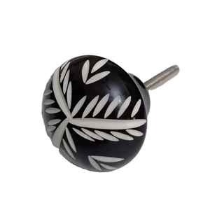 Poignées de porte de placard de cuisine modernes en résine faites à la main de qualité supérieure, durables et écologiques, Lodi - Product Image 2