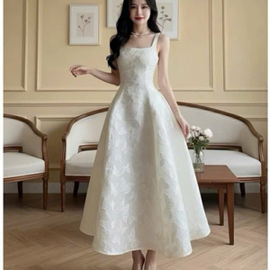 Elegante Vestido Largo para Mujer, Ideal para Eventos Formales o Casuales, con un Perfecto Equilibrio entre Elegancia y Comodidad, en Seda Maxi - Product Image 4