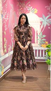 El hermoso diseño con vuelo agrega una elegante movilidad, creando un look encantador y femenino. Vestido maxi de algodón suave. Cotton Celebration Maxi. - Product Image 3