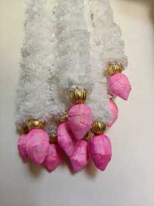 Guirnalda Floral de Caléndulas Blancas Hechas a Mano con Capullos de Loto de Madera Sola para Decoración de Escenarios de Boda y Entradas, Decoración para Templos Pooja y Festividades - Product Image 2