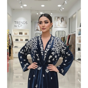 Kaftán de Terciopelo Bordado de Lujo, Colores Personalizados Disponibles, Abaya Bordada a Mano, Vestido de Noche Modesto al por Mayor - Product Image 4