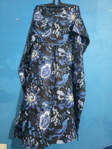 Kaftan en coton fait main grande taille, taille naturelle, écologique, ample, col en V, imprimé floral, pour la plage, la détente et la nuit - Product Image 2