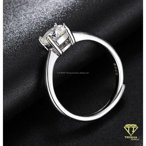 Bague de mariage solitaire élégante en argent sterling 925 avec diamant moissanite de qualité supérieure et pierre centrale ronde étincelante - Product Image 2