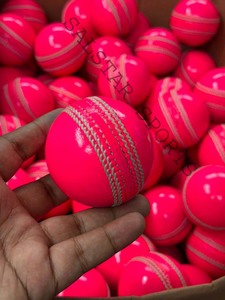 Ballon de cricket de qualité supérieure, cousu à la main, en cuir de première qualité, deux pièces, taille adulte, 156 g, rose, pour l'entraînement, logo personnalisé - Product Image 3