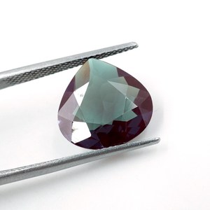 พลอยอเล็กซานไดรต์ทรงหัวใจเหลี่ยมเพชรพลอย ผลิตในห้องปฏิบัติการ 5.30 กะรัต 13x13x4.5 มม. - Product Image 3