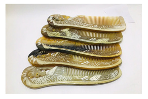 Peine de Cuerno de Búfalo Ecológico con Función de Masaje del Cuero Cabelludo y Dientes Suaves - Product Image 3