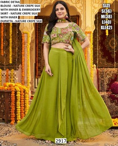 Lehenga Choli de Crepé Bordado con Diseño Floral Moderno y Discreto, Corte Regular, Largo hasta el Suelo, Cintura Natural, Color Granate Real - Product Image 1