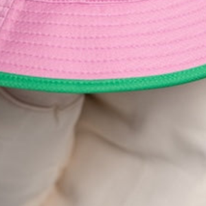Sombrero de Pescador Rosa Personalizado con Bordado de la Letra AKA, Diseño 1908, Ribete Verde y Rosa, Sombrero Casual para el Sol, Accesorio de Moda para Mujer - Product Image 3