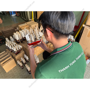 โมเดลเรือโบราณทำมือจากไม้ ตกแต่งบนโต๊ะ ผลิตจากไม้ขัดเงาและใบเรือสีขาว สำหรับตั้งโชว์ในบ้าน - Product Image 4