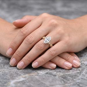 Bague de fiançailles en moissanite taille marquise 1,5 carat, bague vintage à motif floral bulle, bague de mariage en or bicolore avec grappe de fleurs - Product Image 5