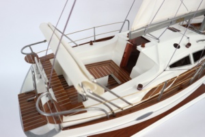 Bateau modèle nautique en bois peint fait main et personnalisé ELAN, fabriqué au Vietnam, pour la décoration de Noël et comme cadeau - Product Image 6