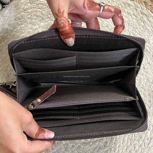 Cartera de Cuero Vacuno Estilo Western Personalizada, Diseño de Águila Grabado a Mano, Cartera con Cremallera y Correa para la Muñeca, OEM ODM, Organizador de Mano para Mujer - Product Image 4