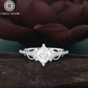แหวนหมั้นประดับเพชรโมอิสซาไนต์ทรงคุชชั่นจาก Charm Jewells เงินแท้ 925 ชุบโรเดียม ประดับแบบหนามเตย ดีไซน์โรแมนติกคลาสสิกสำหรับผู้หญิง ได้รับการรับรองจาก IGI - Product Image 1