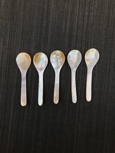 Cuillère à servir en nacre naturelle ILAHI, faite à la main, style bohème, blanche, non toxique, en plastique PE, ICOMS-13893 Uttar - Product Image 2