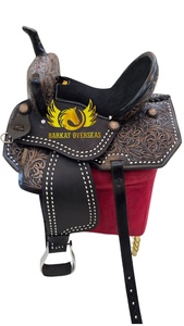 Silla de montar de cuero para caballo, estilo western, de doble tono, negra con acabado rugoso y marrón con grabado floral, duradera, portátil, para carreras de barriles y equitación. - Product Image 4