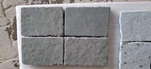 Pierres cubiques noires Kota de haute qualité avec des fissures naturelles sur tous les côtés pour l'aménagement paysager, le pavage des allées, des chemins, des allées, des designs de jardin - Product Image 5