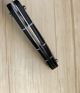 Rasoir à lames droites en acier Damas fait main et personnalisé avec manche en corne de bélier pour barbiers, rasoirs à barbe et à gorge - Product Image 5