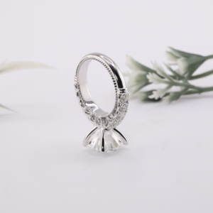 Bague de fiançailles vintage en or blanc avec diamant de laboratoire taillé, bordure milgrain, tige pavée, filigrane, bijoux fins, cadeau pour femme TULSIYA - Product Image 3