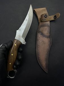 Cuchillo de Supervivencia y Caza, Acero Inoxidable 5160, Hoja Fija, Borde Parcialmente Dentado, Duradero y Ligero, Garantía de 3 Años, Madera de Nogal - Product Image 3