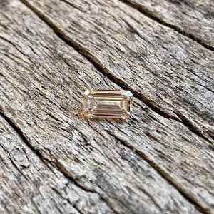 Diamant de laboratoire taille émeraude VVS fantaisie champagne, pierre libre, tendance, best-seller, pour la fabrication de bijoux, vente en gros directe usine - Product Image 1