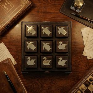 Jeu de Tic Tac Toe en bois fait main et écologique avec pièces en laiton, boîte cadeau incluse - Jeu de stratégie portable pour le plaisir en famille - Product Image 2