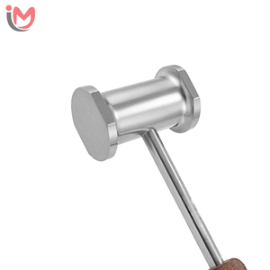 Martillo ortopédico quirúrgico de acero de alta calidad con mango de madera de 500 gramos y cabezal de acero para huesos, OEM - Product Image 5