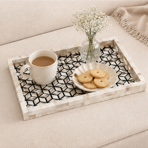 Bandeja de Servir de Lujo con Incrustaciones Geométricas de Madreperla, Bandeja Decorativa Hecha a Mano con Mosaico Blanco y Negro para Decoración de Mesa de Centro - Product Image 4