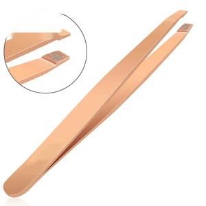 Pince à épiler pour sourcils Ryzer Studio en acier inoxydable, pointe pointue, inclinée, classique, écologique, durable - Product Image 3