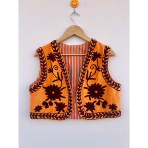 Amorzinho Gilet Suzani indien en velours de coton brodé, veste de festival, double boutonnage, vintage, sans manches, respirant - Product Image 1