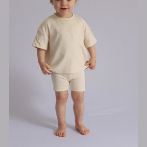 Conjunto de Camiseta de Manga Corta Oversize con Logo de Marca Personalizado y Pantalones Cortos de Ciclismo 2026 al por Mayor para Niños y Niñas, Conjunto de Ropa de Dos Piezas para Niños - Product Image 1