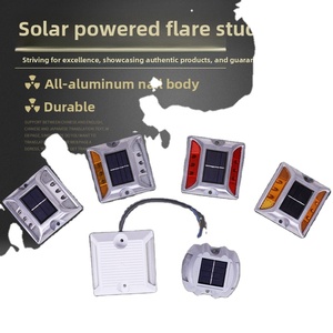 Borneaux de signalisation routière réfléchissants en aluminium moulé, alimentés par énergie solaire, avec éclairage de pavé surélevé, modèle Tyndd-001, protection IP05, pour la nuit - Product Image 1