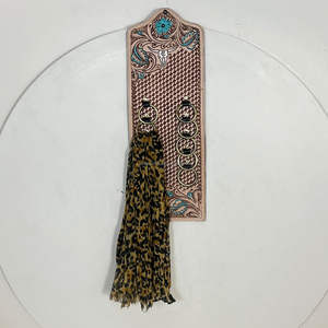 Porte-écharpe en cuir de vachette façonné à la main avec anneaux métalliques, motif floral, support pour chiffon, design durable pour style cowboy et cowgirl - Product Image 4