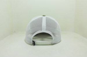 Casquette de camionneur pour adulte, structurée à 5 panneaux, en maille confortable, avec logo et couleur ajustables, produite au Vietnam, sportive, attrayante et tendance. - Product Image 3