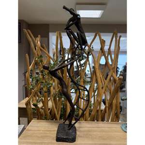 Sculpture abstraite de couples sur échelle avec base, décoration de table pour salon, objets d'artisanat en métal - Product Image 4