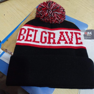 Bonnet noir et rouge avec broderie de lettres, unisexe, adulte, bonnet d'hiver décontracté pour l'extérieur, 100% acrylique, tricoté, avec pompon - Product Image 2
