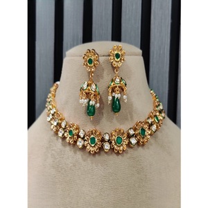 Ensemble collier et boucles d'oreilles en alliage plaqué or exclusif avec zircon vert et perle imitation pour femmes, bijoux de mariage - Product Image 1
