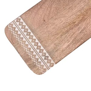 Planche à découper en bois de qualité supérieure pour la préparation et le service des légumes, des fruits, de la viande, du pain, du fromage et des aliments - Product Image 2